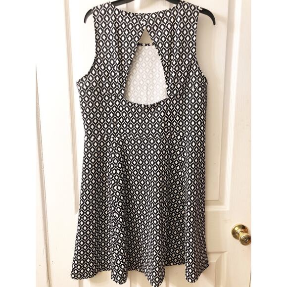 H&M Diamond Print Cutout Dress White/Black - Picture 5 of 8